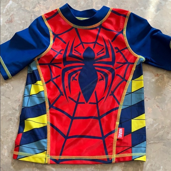 Spider-Man swim trunks and sun shirt - Picture 3 of 5